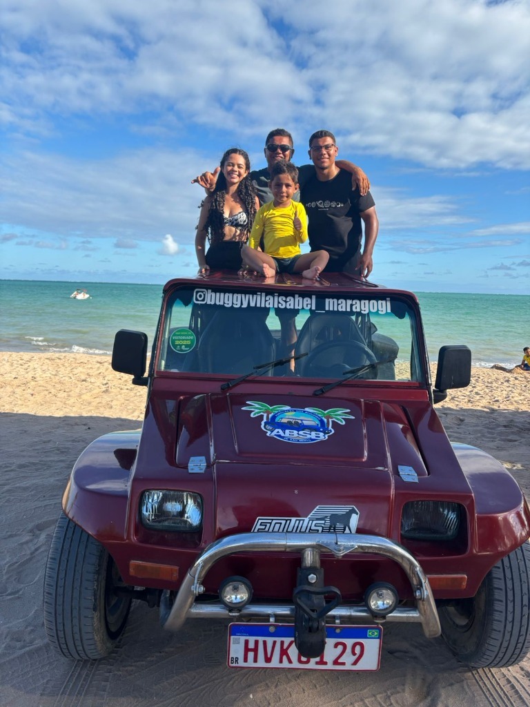 Família curtindo o passeio de Buggy em Maragogi